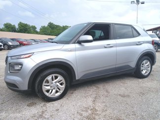 Used 2023 Hyundai Venue SE image 1