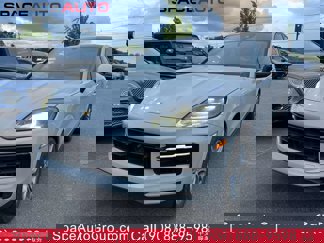 Used 2024 Porsche Cayenne Coupe image 1