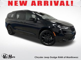 Used 2023 Chrysler Pacifica Touring-L image 1