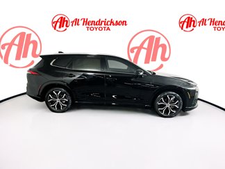 Used 2025 Toyota Crown Signia video 2