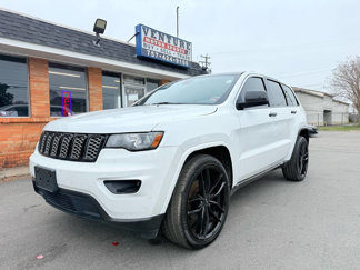 Used 2017 Jeep Grand Cherokee Altitude image 1
