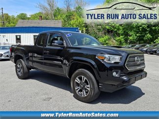 Used 2017 Toyota Tacoma TRD Sport image 1