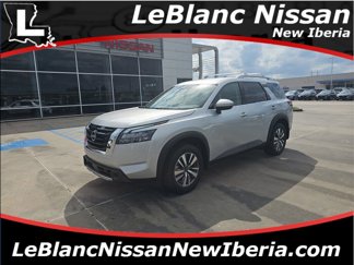 New 2025 Nissan Pathfinder SL image 1