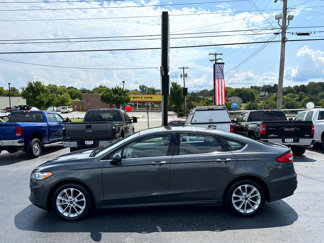 Used 2020 Ford Fusion SE image 1