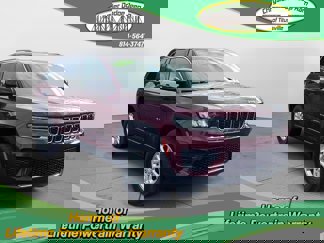 Used 2023 Jeep Grand Cherokee Laredo image 1