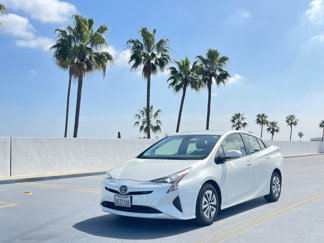 Used 2018 Toyota Prius image 1