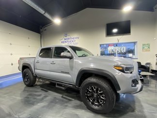 Used 2018 Toyota Tacoma TRD Off-Road image 1
