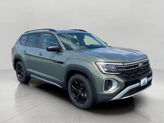 New 2025 Volkswagen Atlas Peak Edition SE image 1
