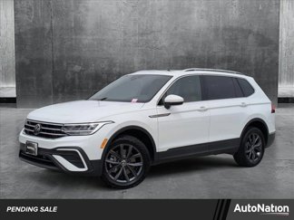 Used 2022 Volkswagen Tiguan SE image 1