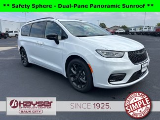 New 2026 Chrysler Pacifica Limited w/ S Appearance Package image 1
