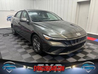 Used 2024 Hyundai Elantra SEL image 1