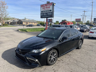 Used 2022 Toyota Camry SE image 1