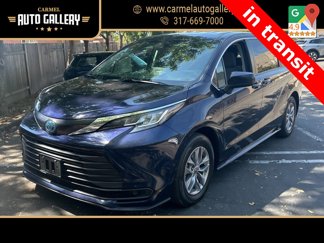 Used 2022 Toyota Sienna LE image 1