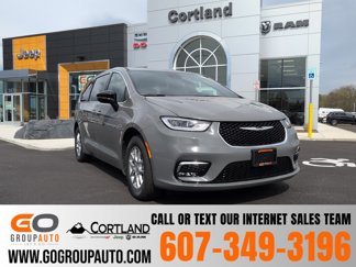 New 2025 Chrysler Pacifica Select image 1
