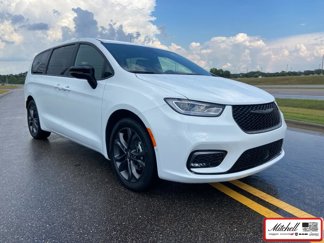 New 2026 Chrysler Pacifica Select image 1