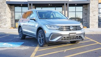 Used 2024 Volkswagen Tiguan SE image 1