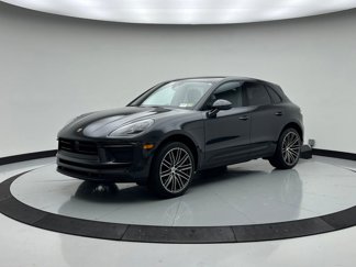 Certified 2025 Porsche Macan image 1