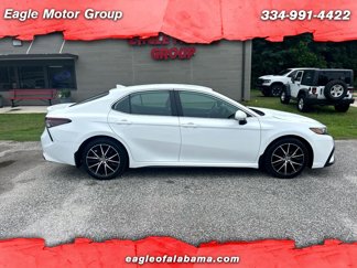 Used 2023 Toyota Camry SE image 1