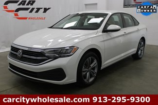 Used 2024 Volkswagen Jetta SE image 1