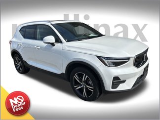 Used 2024 Volvo XC40 B5 Core image 1