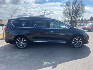 Used 2018 Chrysler Pacifica Limited w/ Tire & Wheel Group image 1