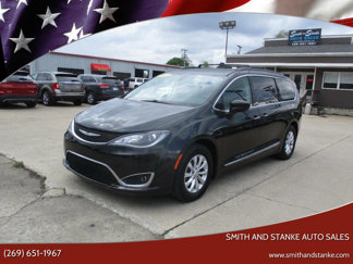 Used 2017 Chrysler Pacifica Touring-L image 1
