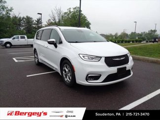 Certified 2023 Chrysler Pacifica Limited image 1