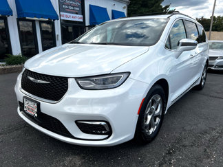 Used 2022 Chrysler Pacifica Limited image 1