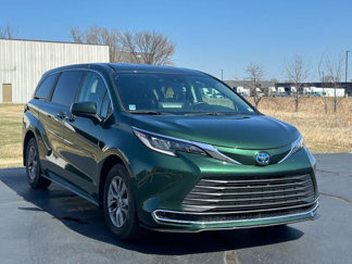 Used 2021 Toyota Sienna LE image 1
