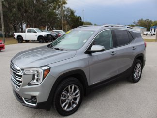 Used 2024 GMC Terrain SLT image 1