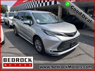 Used 2022 Toyota Sienna XLE image 1