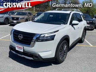 New 2025 Nissan Pathfinder SL image 1