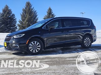 New 2025 Chrysler Pacifica Select image 1