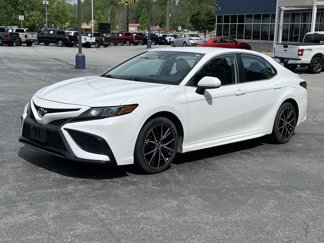 Used 2021 Toyota Camry SE image 1