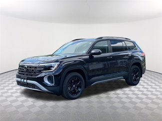New 2025 Volkswagen Atlas Peak Edition SE image 1