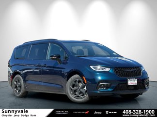 New 2025 Chrysler Pacifica Premium image 1