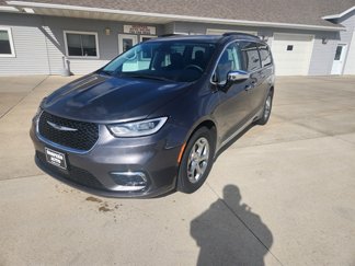 Used 2023 Chrysler Pacifica Limited image 1