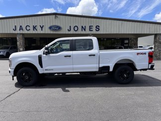 New 2025 Ford F250 4x4 Crew Cab Super Duty image 1