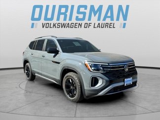 New 2025 Volkswagen Atlas Peak Edition SE image 1