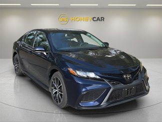 Used 2021 Toyota Camry SE image 1