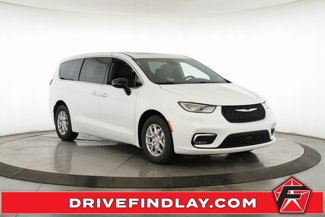 New 2025 Chrysler Pacifica Select image 1