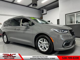 Used 2022 Chrysler Pacifica Touring-L image 1
