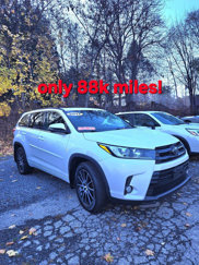 Used 2017 Toyota Highlander SE w/ Carpet Mat Package image 1