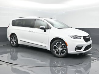 New 2026 Chrysler Pacifica Pinnacle image 1