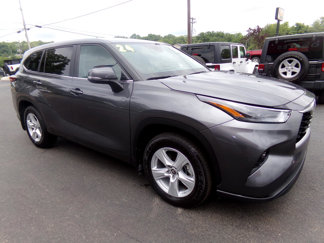 Used 2024 Toyota Highlander LE image 1