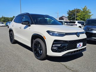 New 2025 Volkswagen Tiguan SE R-Line image 1