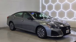 Used 2023 Nissan Altima 2.5 SV image 1