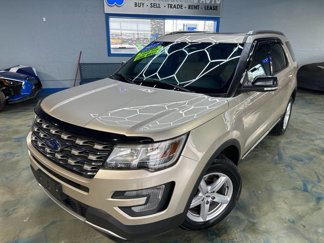 Used 2017 Ford Explorer XLT w/ Equipment Group 202A image 1