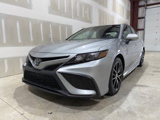Used 2023 Toyota Camry SE image 1