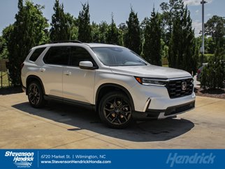 New 2025 Honda Pilot Touring image 1